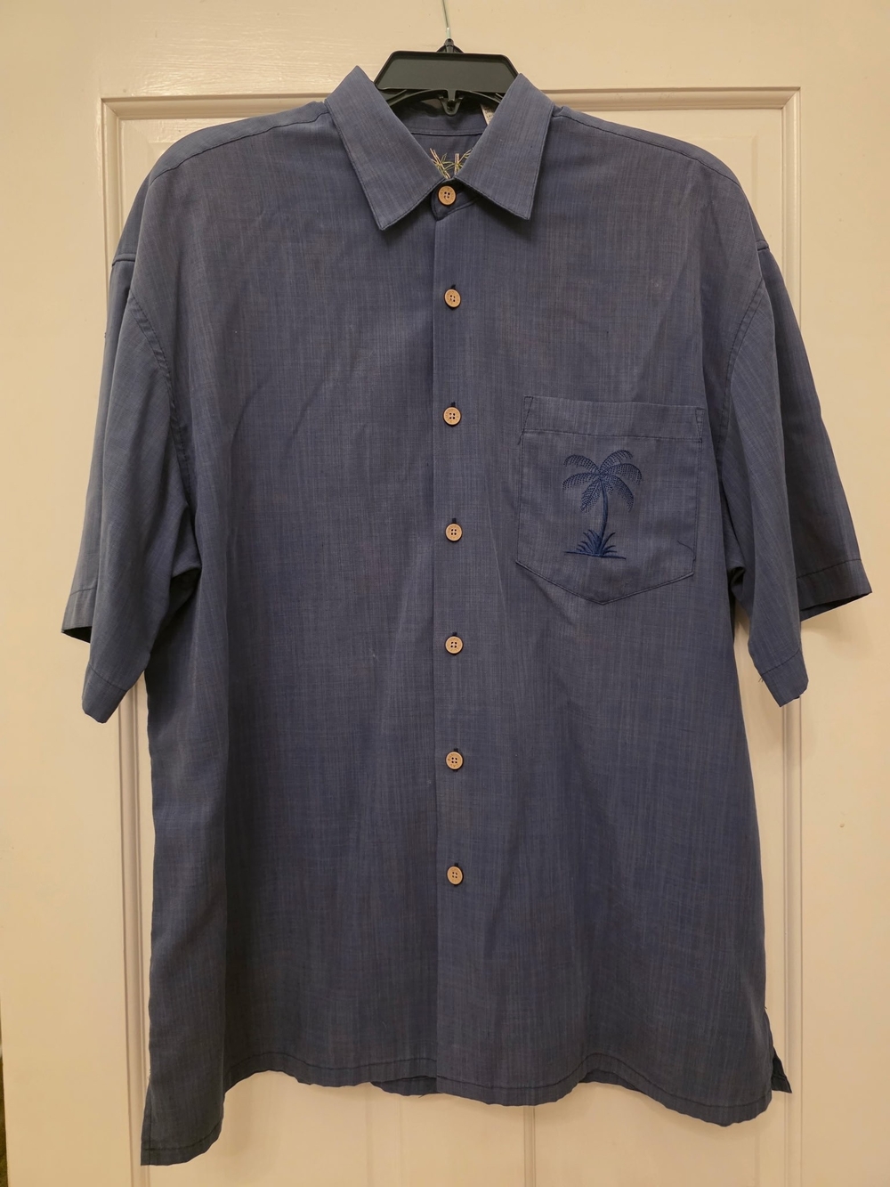 BAMBOO CAY Navy Blue Button-Down Shirt w/ Pocket Palm Embroidery, Size Med